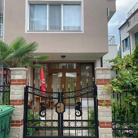 Apartment Desi House 403 *